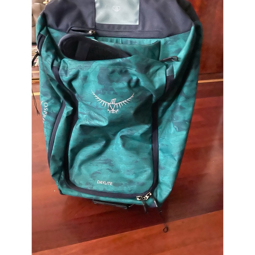 Osprey Daylite Carry-On Wheeled 40L Duffel, Night Arches Green
